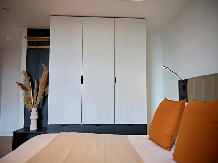 Apartment To Rent In Apt, Live Oasis Eastgate #, LS2