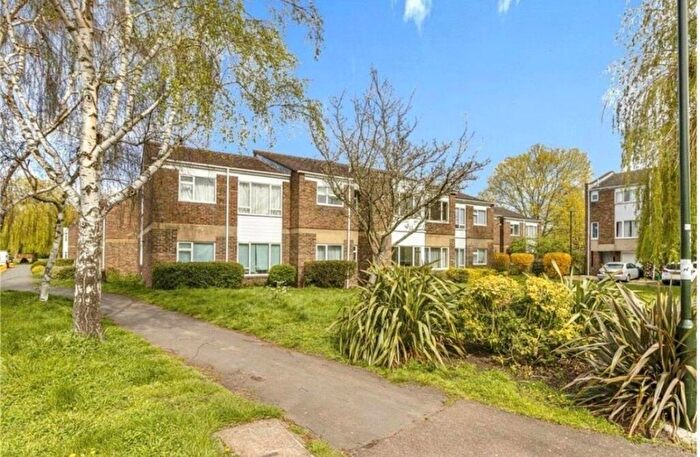 1 Bedroom Flat To Rent In Kingston Upon Thames, Surrey, KT2