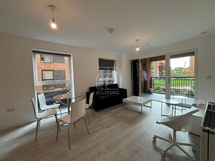 2 Bedroom Flat To Rent In East Acton Lane, London, W3