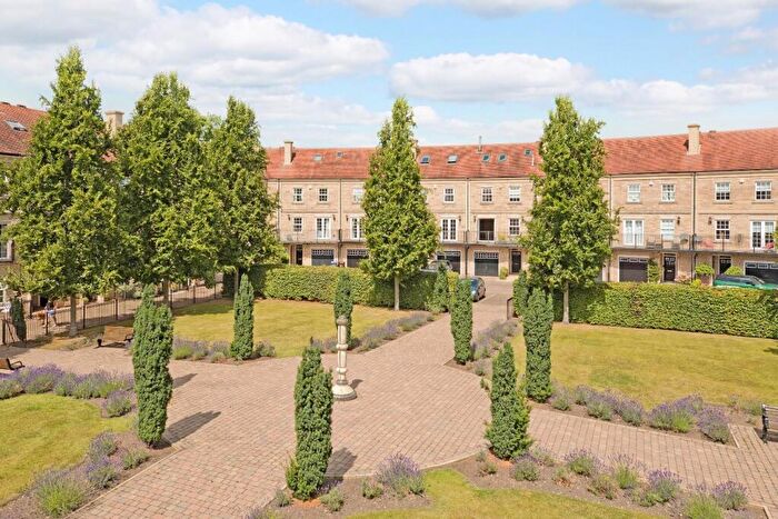 5 Bedroom Town House For Sale In Scalebor Square, Burley In Wharfedale, LS29