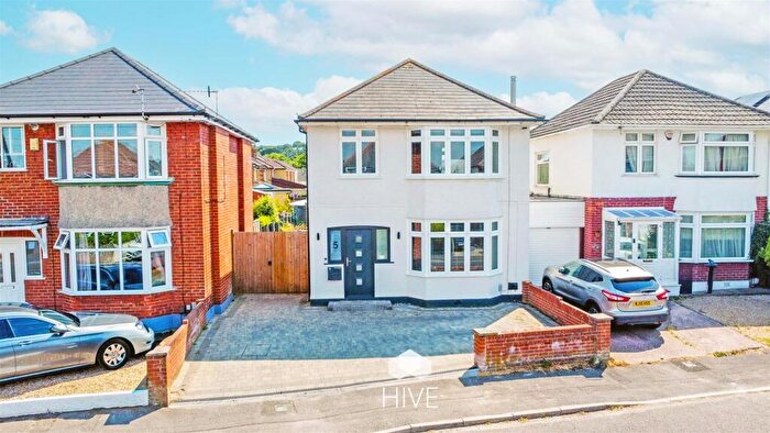 4 Bedroom Detached House For Sale In Cove Road, Bournemouth, BH10
