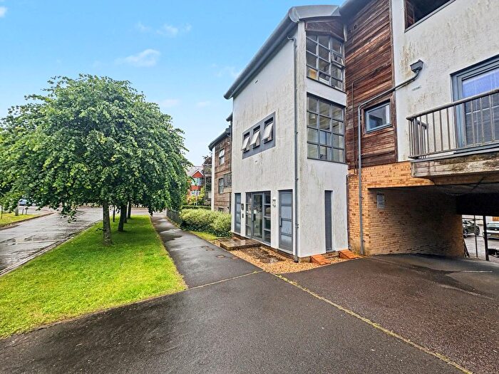 2 Bedroom Flat For Sale In Endeavour Court, Plymouth, PL1