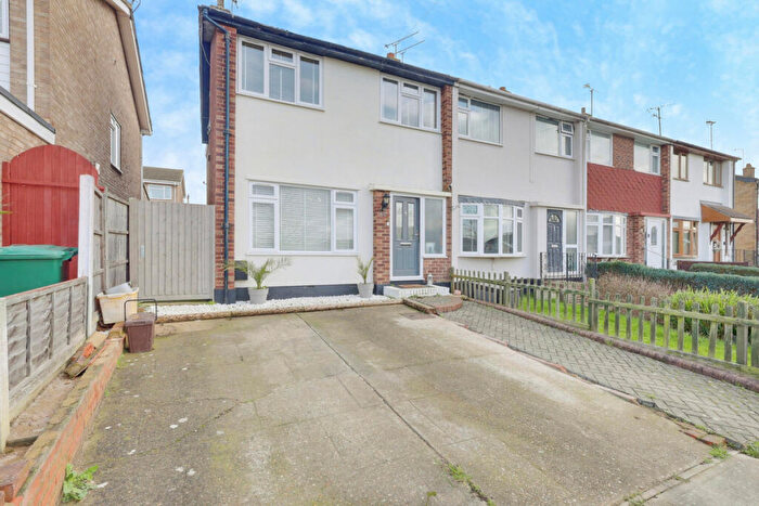 4 Bedroom Semi-Detached House For Sale In Leighton Road, Benfleet, SS7