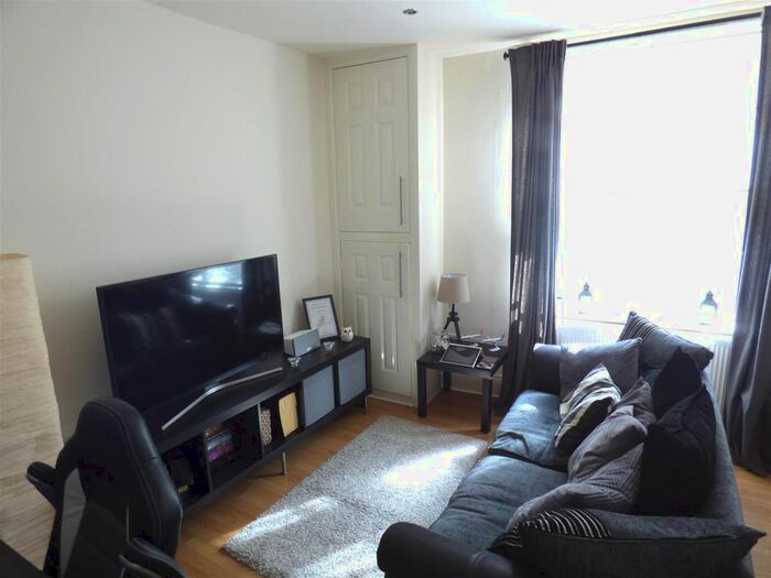 1 Bedroom Flat To Rent In Park Road, Bingley, BD16