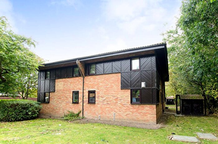 2 Bedroom Flat To Rent In Friars Mead, Canary Wharf, London, E14