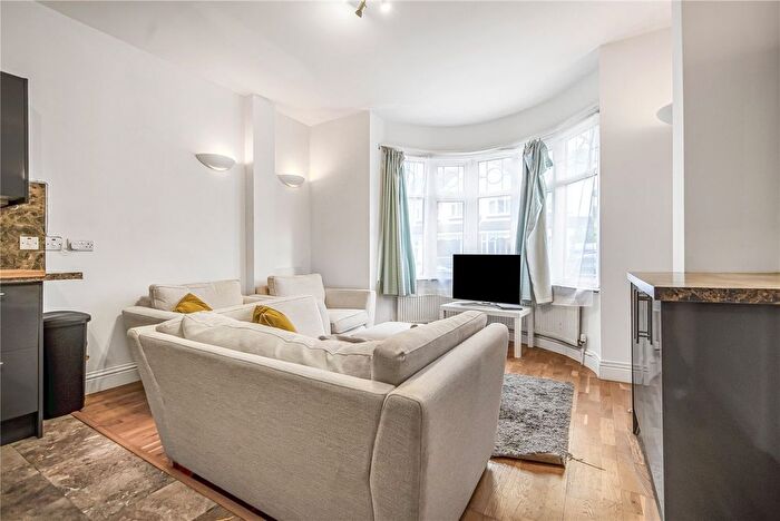 3 Bedroom Flat To Rent In Montana Road, London, SW17