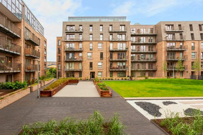 2 Bedroom Flat To Rent In Hughes Close, Canonmills, Edinburgh, EH7