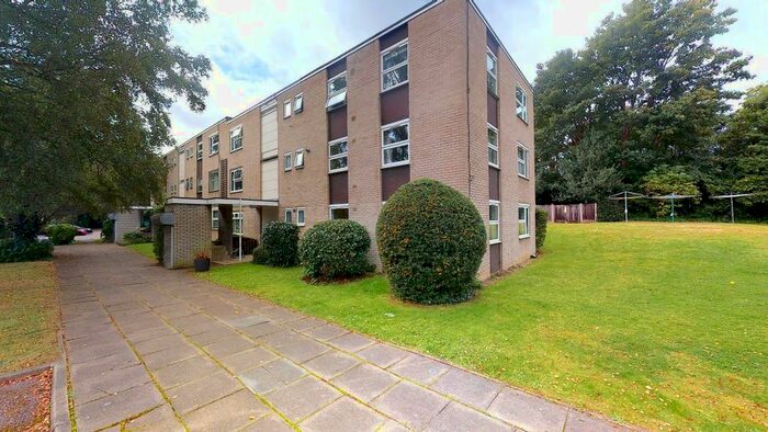 3 Bedroom Flat To Rent In Hepple Close, Isleworth, TW7
