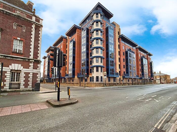 2 Bedroom Flat For Sale In Canute Road, Southampton, SO14