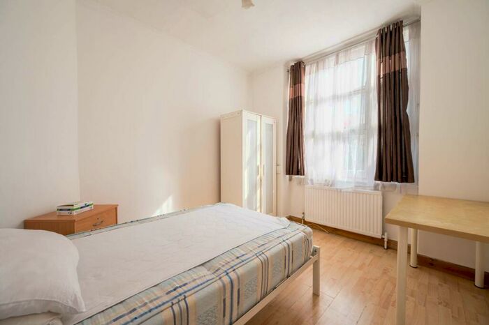 2 Bedroom Flat To Rent In Clerkenwell Road, Farringdon, London, EC1R