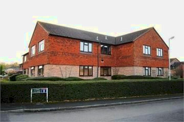 2 Bedroom Flat To Rent In Long Close, Kintbury, Hungerford, RG17
