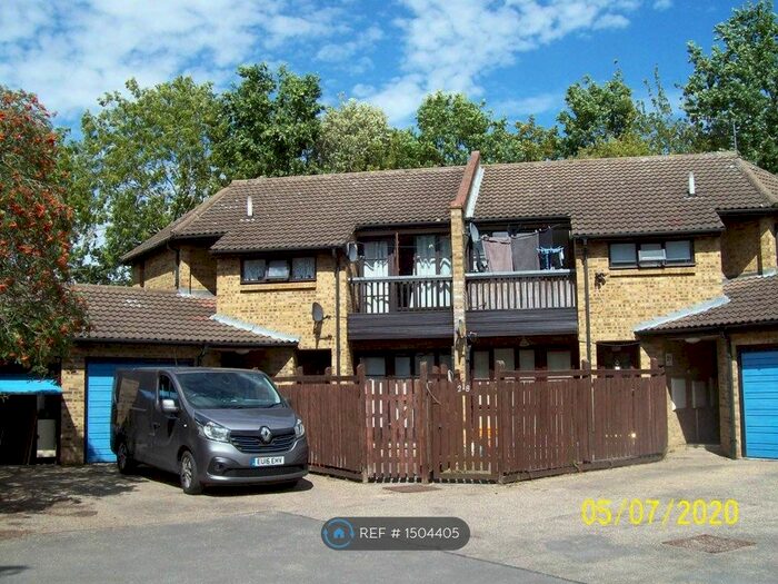 1 Bedroom Flat To Rent In Courtney Park Road, Basildon, SS16
