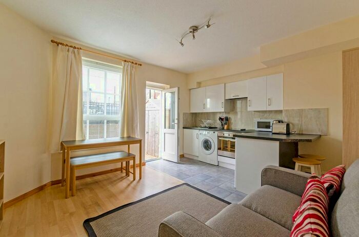 1 Bedroom Flat To Rent In Wilmot Street, Bethnal Green, London, E2
