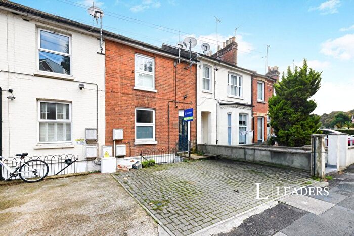 2 Bedroom Flat To Rent In Garlands Road, Redhill, Surrey, RH1