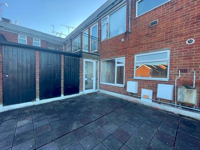 2 Bedroom Maisonette To Rent In Lowther Road, Dunstable, LU6