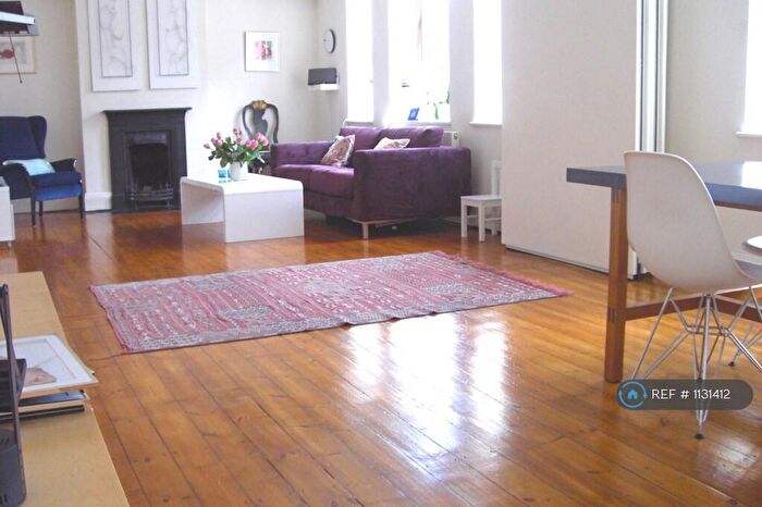 2 Bedroom Flat To Rent In Broadway Court, London, N8