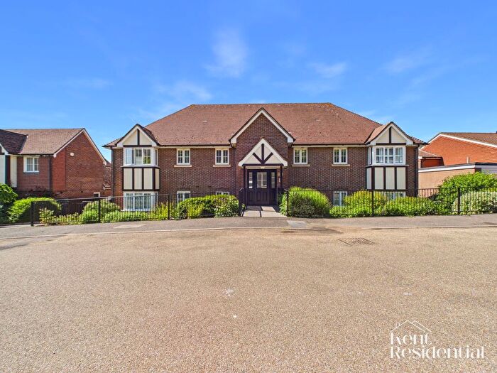 2 Bedroom Flat To Rent In College Avenue, Maidstone, ME15