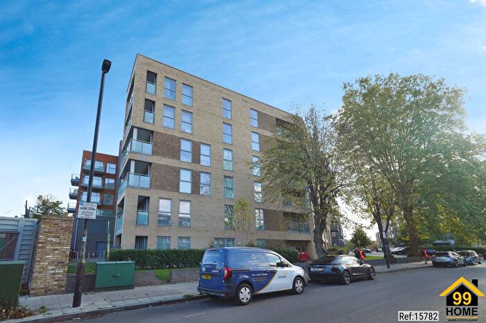 3 Bedroom Flat For Sale In Hartland House, Brixton, SW9