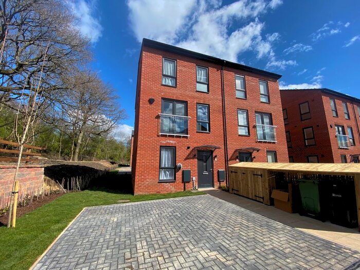 2 Bedroom Property To Rent In Copper Beech Court, Leeds, LS16