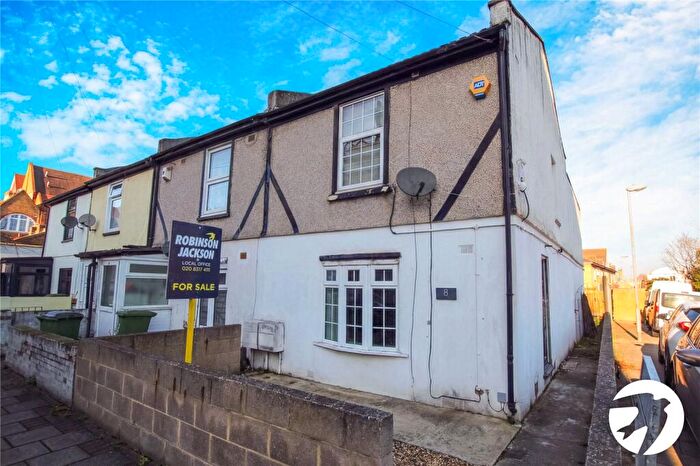 3 Bedroom End Of Terrace House For Sale In Cambridge Row, Woolwich, SE18