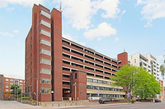 1 Bedroom Flat To Rent In Upper Richmond Road, Putney, SW15