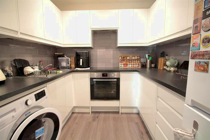 2 Bedroom Flat To Rent In Brixton Hill, Brixton Hill, SW2