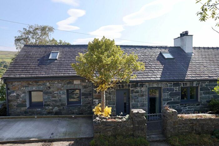 5 Bedroom Semi-Detached House For Sale In Ciltwllan, Gerlan, Bethesda, Bangor, LL57