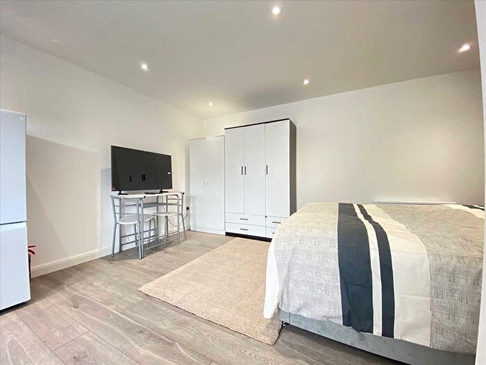 Studio To Rent In Reading Road, Northolt, Northolt, UB5