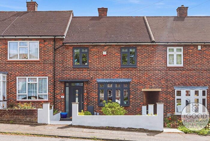 2 Bedroom Terraced House For Sale In Bushfields, Loughton, IG10