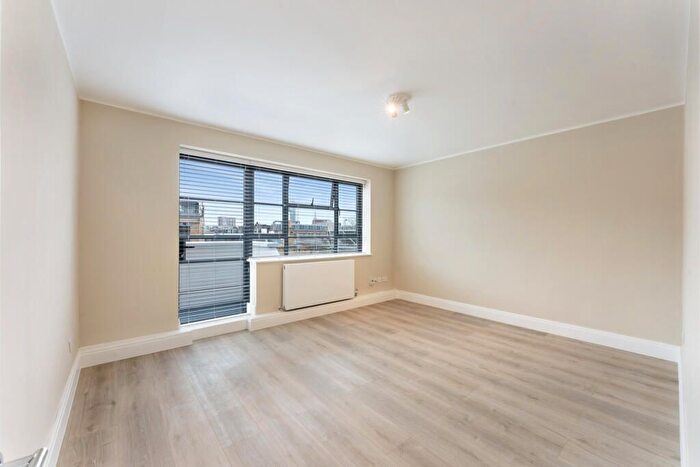 3 Bedroom Flat To Rent In Union Street, London, SE1