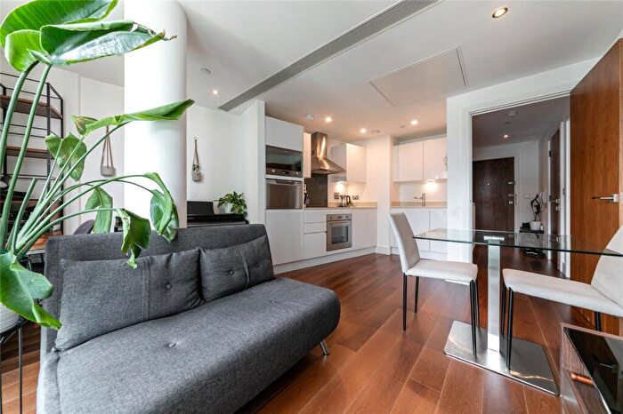 1 Bedroom Apartment For Sale In Talisman Tower, Lincoln Plaza, London, E14