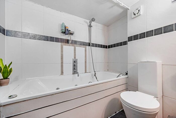 1 Bedroom Flat To Rent In Broadwater Road, Tooting, London, SW17