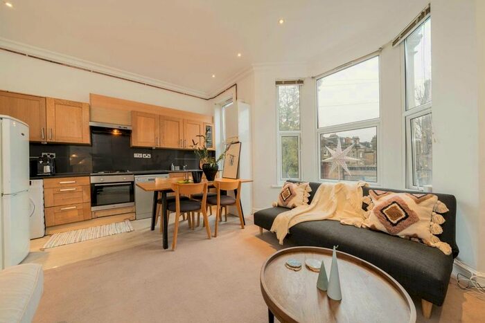 2 Bedroom Flat To Rent In Bravington Road, London, W9