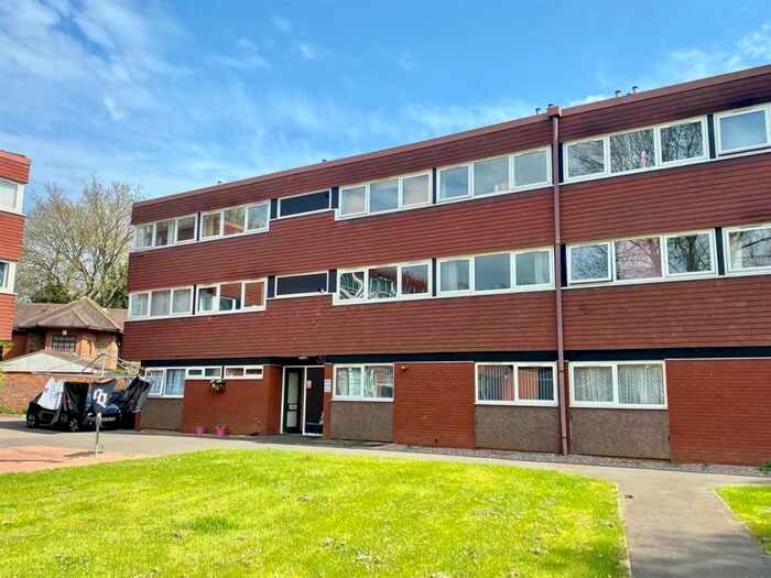 2 Bedroom Flat To Rent In Cleaver Gardens, Nuneaton, CV10