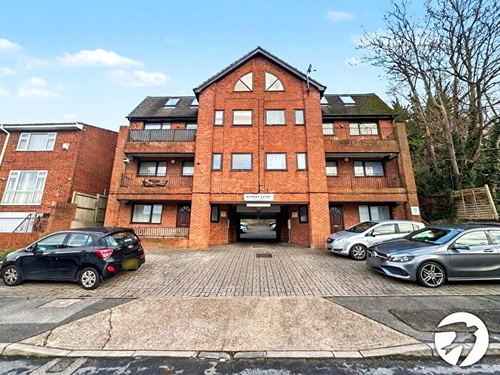 1 Bedroom Flat For Sale In Beacon Road, Chatham, Kent, ME5