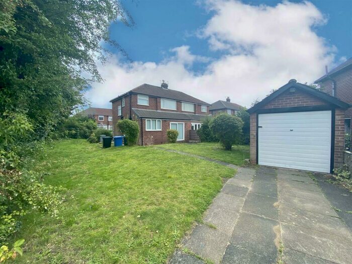 3 Bedroom Semi-Detached House To Rent In Shrewsbury Road Sale, M33