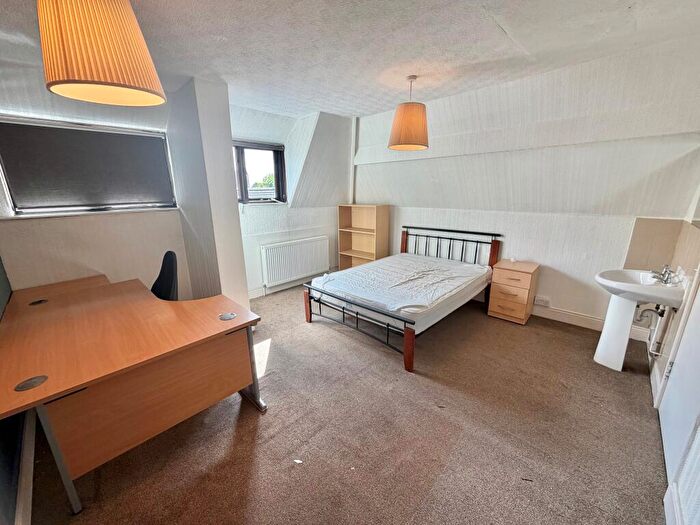 1 Bedroom Apartment To Rent In Forest Road West, Nottingham, NG7