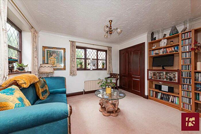 5 Bedroom Detached House For Sale In The Stumps, Ripplesmore Close, Sandhurst, GU47