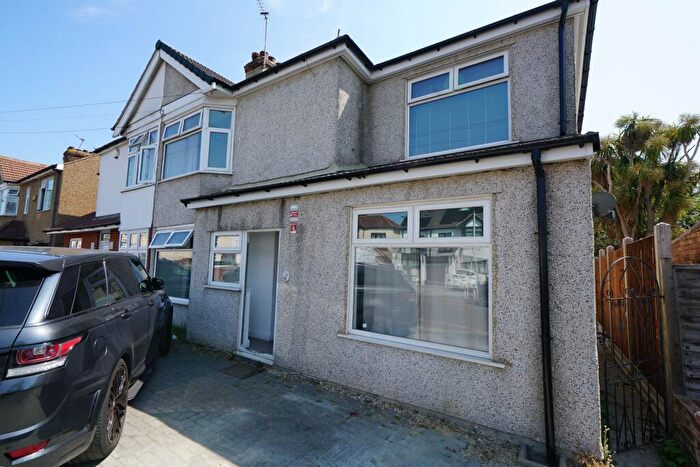 5 Bedroom Semi-Detached House To Rent In Manser Road, Rainham, RM13