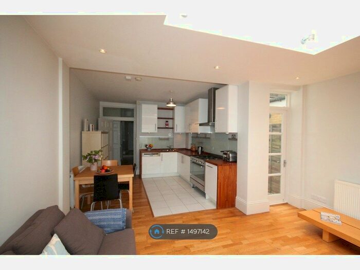 2 Bedroom Flat To Rent In Weston Road, Chiswick, W4