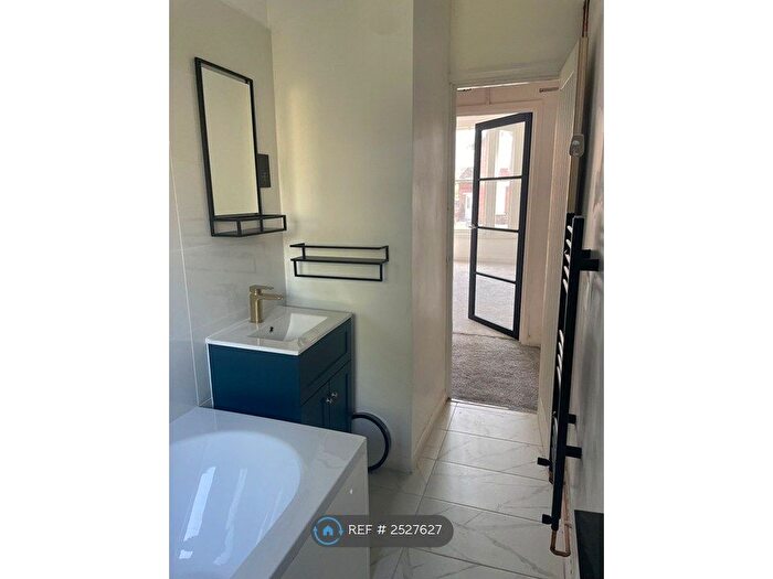 Studio To Rent In Croydon, Croydon, CR0