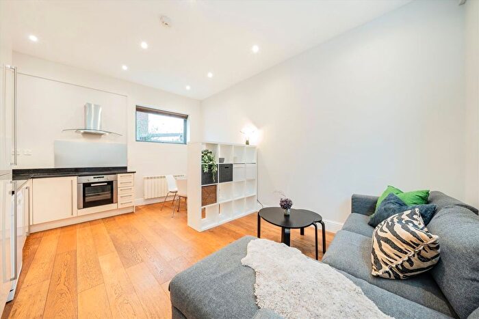 2 Bedroom Flat For Sale In Bishops Road, Fulham, SW6