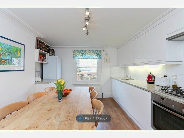 2 Bedroom Flat To Rent In Galveston Road, London SW15