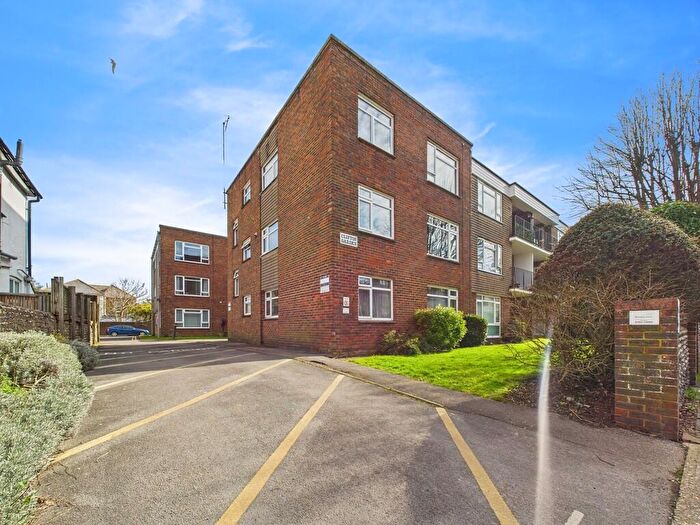 2 Bedroom Flat To Rent In Clifton Road, Worthing, BN11