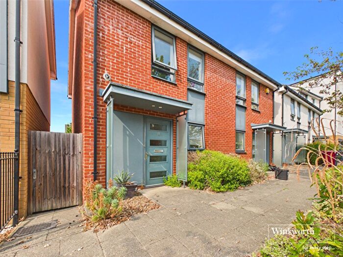 2 Bedroom Semi Detached House To Rent In Puffin Way, Reading, Berkshire, RG2