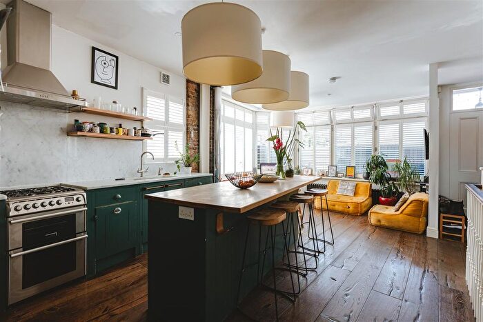 4 Bedroom End Terrace House For Sale In Millfields Road, Hackney, E5
