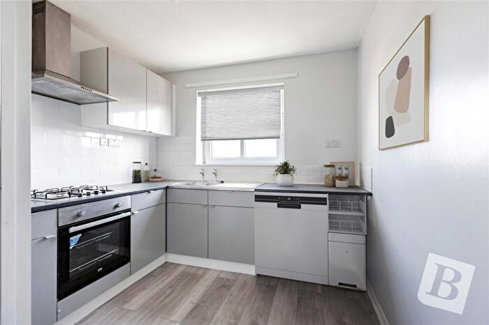 1 Bedroom Apartment For Sale In Bateman Close, Barking, IG11