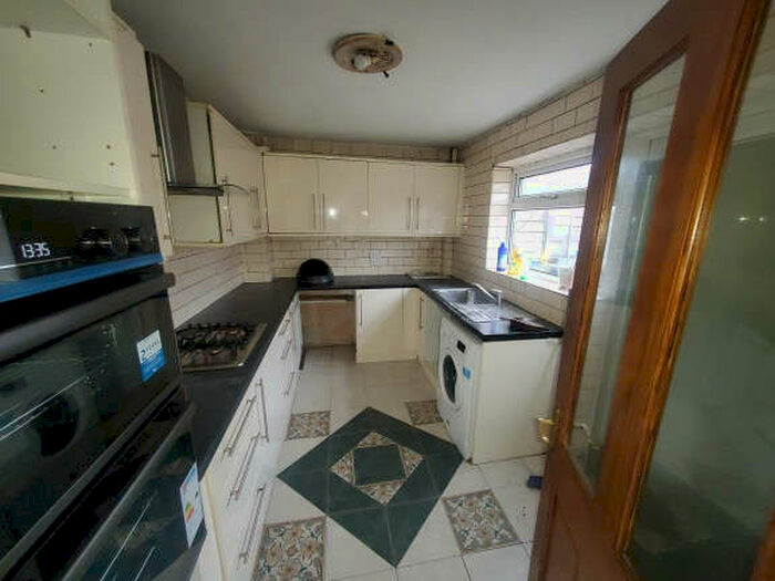 4 Bedroom Detached House To Rent In Sandringham Drive, Stockport, SK4