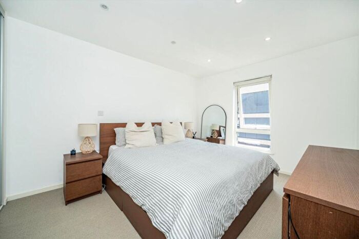 1 Bedroom Flat To Rent In Central Street, Clerkenwell, EC1V