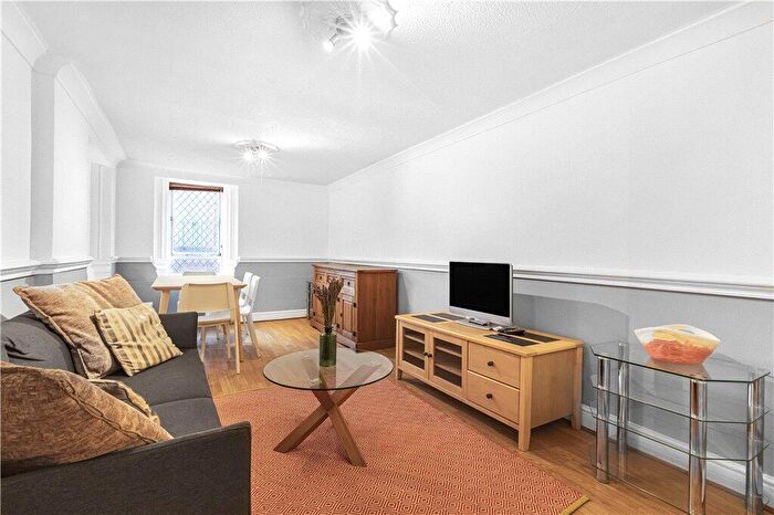 1 Bedroom Apartment For Sale In Bethnal Green Road, London, E2